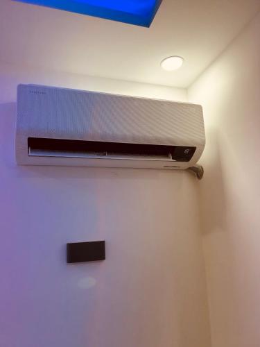 Φωτογραφία από το άλμπουμ του 2 bedrooms Smart Home 5m drive to the Sea στη Ναμπέλ