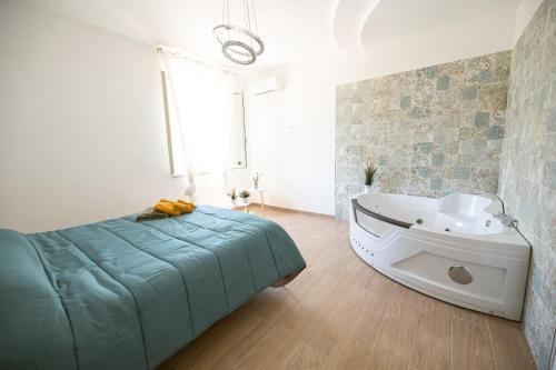 a bedroom with a bed and a bath tub at La Raganella D'Oro in Pico