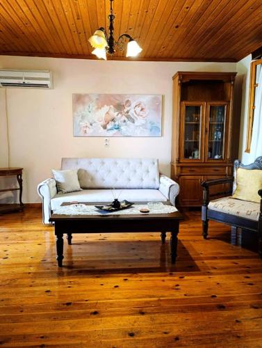Gallery image of Marlene in Karavomylos