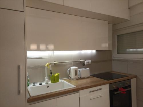 Η κουζίνα ή μικρή κουζίνα στο Liman Garden