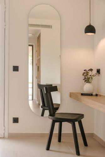 a room with two chairs and a mirror at Rodi Studios in Karavadhos