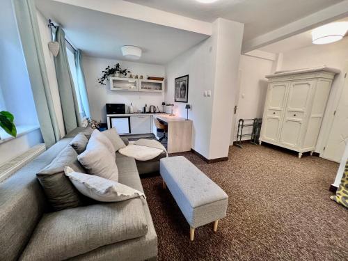 Η κουζίνα ή μικρή κουζίνα στο BL - The Townhouse, 24hr Self Check-in, Free Private Parking, Garden, Adjacent to beautiful City Park, City Centre 5 min walk