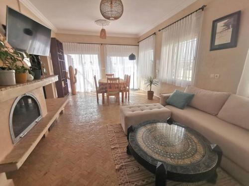 TV a/nebo společenská místnost v ubytování Villa Familiale Deluxe - Vue mer