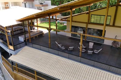an overhead view of a building with chairs and tables at Casa Boa Vista in Cachoeiro de Itapemirim
