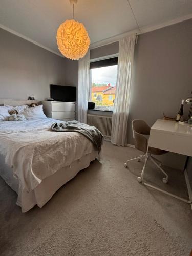 Ein Bett oder Betten in einem Zimmer der Unterkunft The Yellow Townhouse