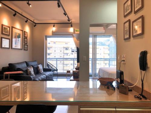 a living room with a couch and a table at Unlimited - Frente ao Mar. Apt todo mobiliado. in Santos