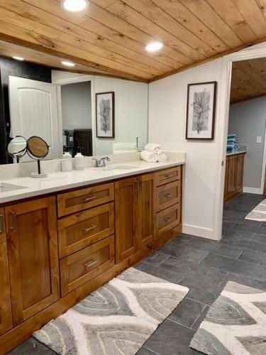a large bathroom with a sink and a mirror at Driftwood House in Mead
