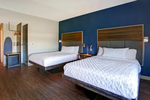 Ein Bett oder Betten in einem Zimmer der Unterkunft Tru By Hilton Monroe, Oh
