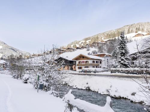 Neva S Saalbach
