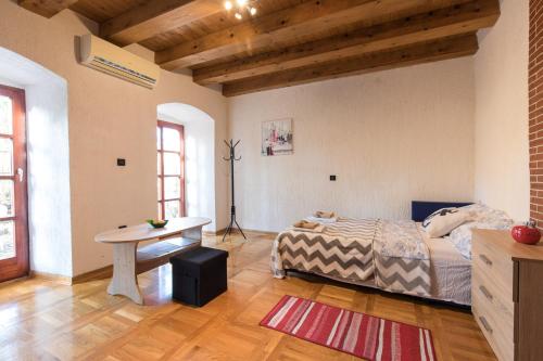 Ένα ή περισσότερα κρεβάτια σε δωμάτιο στο Rooms with WiFi Rijeka - 23293