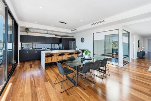 Η κουζίνα ή μικρή κουζίνα στο 30 Marina Way - Mannum Waters