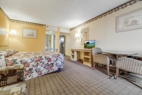TV a/nebo společenská místnost v ubytování Camelot Inn