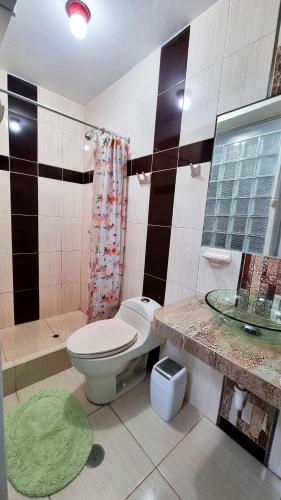 Koupelna v ubytování Hostal LUK'ANAS