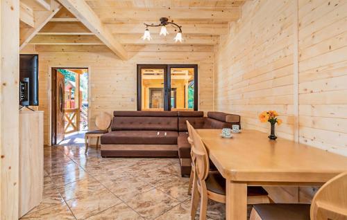 Χώρος καθιστικού στο 2 Bedroom Nice Home In Pobierowo