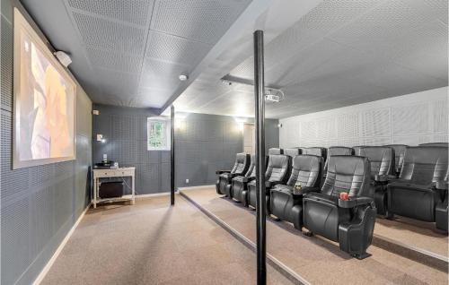 a waiting room with black chairs in a room at Lovely Home In Vorbasse With Kitchen in Vorbasse