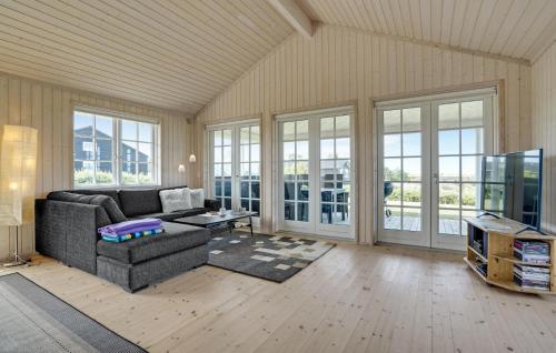 TV a/nebo společenská místnost v ubytování 3 Bedroom Beautiful Home In Slagelse