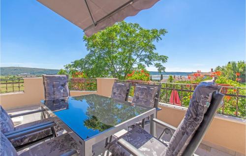 Balkón nebo terasa v ubytování 3 Bedroom Awesome Apartment In Secovlje