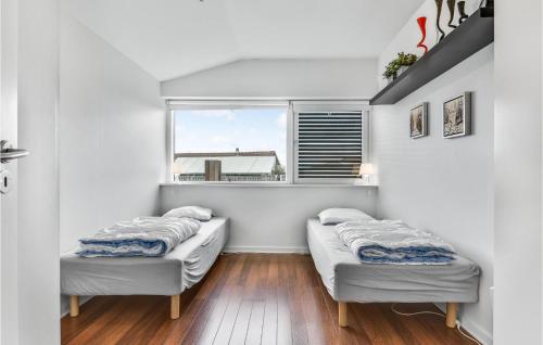 Giường trong phòng chung tại Two-Bedroom Holiday Home In Otterup
