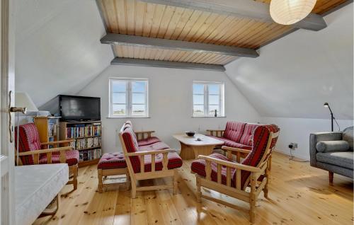 Gallery image of 6 Bedroom Cozy Home In Dannemare in Dannemare