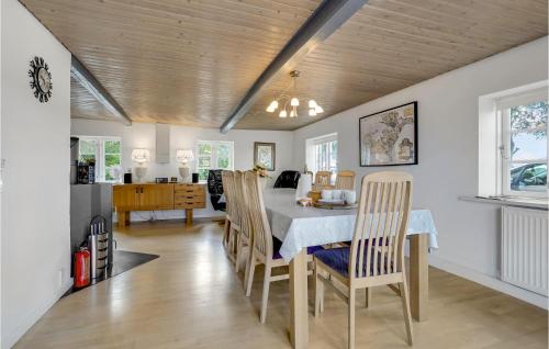 Gallery image of 6 Bedroom Cozy Home In Dannemare in Dannemare