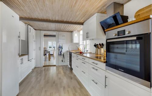 Gallery image of 6 Bedroom Cozy Home In Dannemare in Dannemare