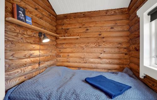 a bedroom in a log cabin with a bed at 2 Bedroom Cozy Home In Mariager in Mariager