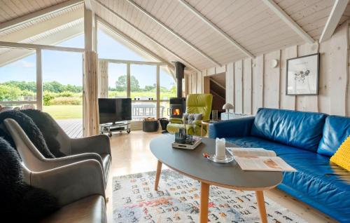 Posezení v ubytování Three-Bedroom Holiday Home In Nykobing Sj
