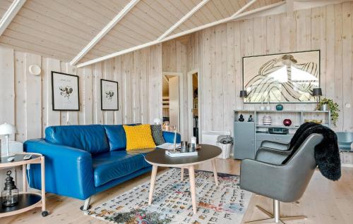 Posezení v ubytování Three-Bedroom Holiday Home In Nykobing Sj