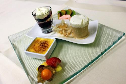 Comida en o cerca de este hotel