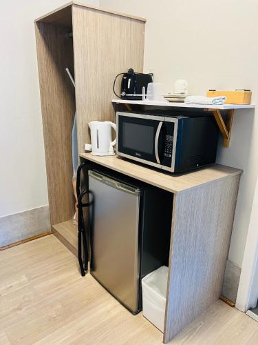 a microwave sitting on top of a table at Elimatta Hotel in Devonport