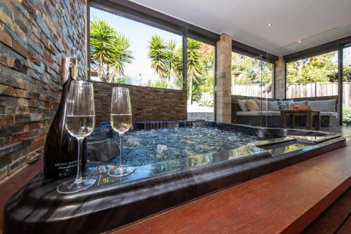 Φωτογραφία από το άλμπουμ του Sunrise Oasis - Luxe Pool, Spa, Cinema σε Rosebud