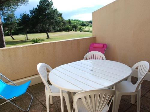 Photo de la galerie de l'établissement Bel Appartement T2 Cosy avec Terrasse - Proche Plage, Parking Inclus - FR-1-793-3, à Saint-Cyprien