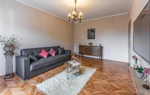 Posezení v ubytování Stunning Apartment In Liznjan With Wifi