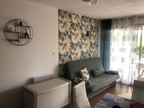 Photo de la galerie de l'établissement Saint Cyprien - T2 RDC 4P avec piscine, proche plage et port, parking privé, animaux admis - FR-1-793-7, à Saint-Cyprien