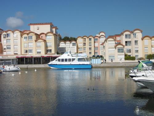 T2 Confort Centre Port 4 Pers - Clim - Parking - Ascenseur - FR-1-796-25