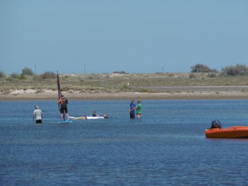 Villa Climatisée Bord de l'Eau - 4/5 pers - Proche Plage avec Parking Privé - FR-1-796-30