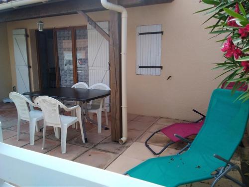 Villa 6 pers avec Piscine, Accès direct Plage & Proximité Commerces à Gruissan - FR-1-796-69