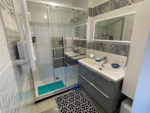 Photo de la galerie de l'établissement Magnifique T2 à Saint-Cyprien avec piscine, parking - FR-1-793-21, à Saint-Cyprien