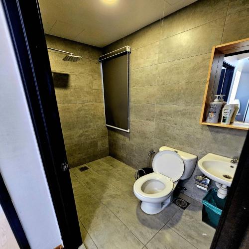 Bilik mandi di USJ One Subang Jaya by Widebed