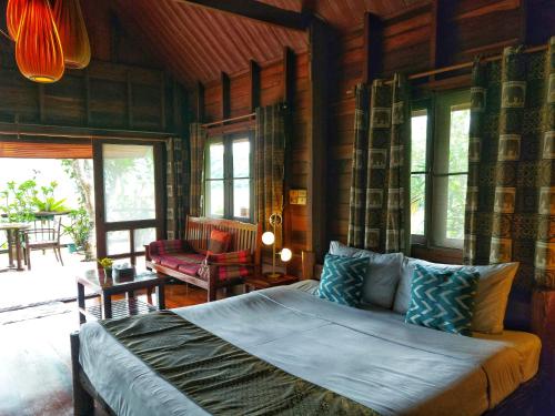 Postel nebo postele na pokoji v ubytování Mekong Villas