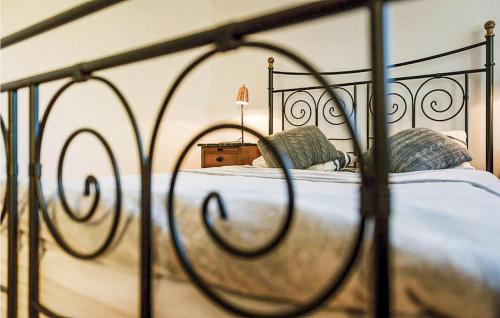 Ένα ή περισσότερα κρεβάτια σε δωμάτιο στο Lovely Home In Wolin With Wifi