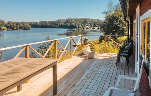 een veranda met een bank en uitzicht op een rivier bij Stunning Home In Borlänge With Wifi in Borlänge