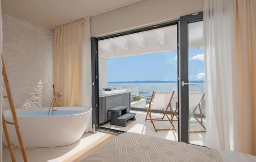 Cozy Home In Makarska