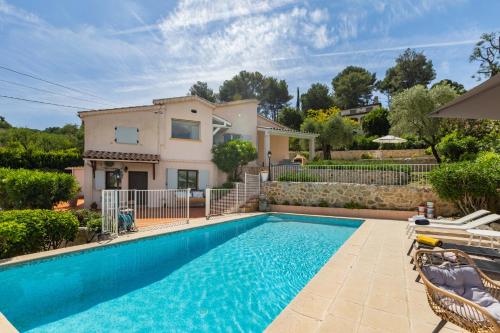LB Vacation Rentals I Villa With Pool, Terrace, BBQ, Close To Golfs & Tennis