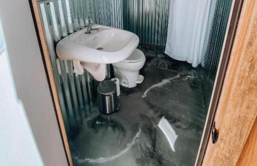 Koupelna v ubytování Olympic Glamping