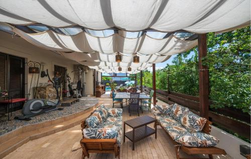 1 Bedroom Awesome Apartment In Peroj