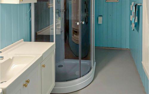 a bathroom with a shower and a sink at Pet Friendly Home In Smøla With Wifi in Smøla