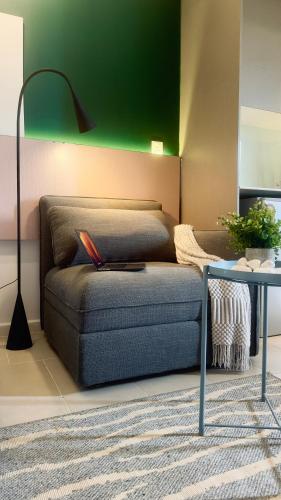 Un lugar para sentarse en Cozy Tamarind Suites