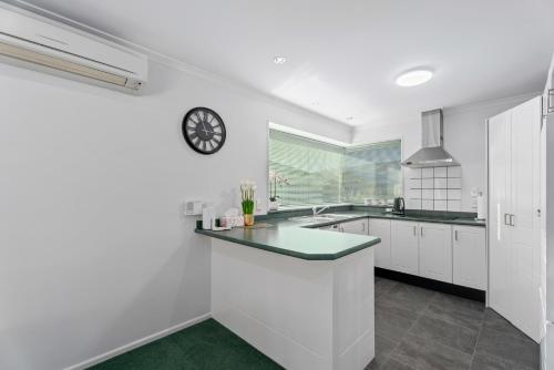 Dapur atau dapur kecil di Fenwick - Cromwell Holiday Home