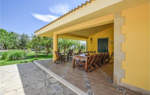 a patio with a table and chairs on a house at 5 Bedroom Awesome Home In Noto in Noto